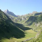 La Jolie Bergere 3*