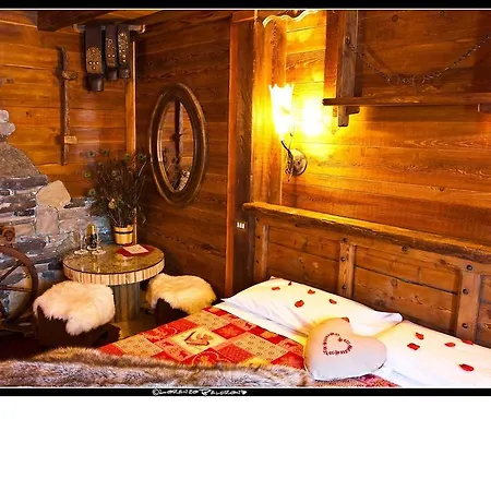 La Jolie Bergere מלון 3*