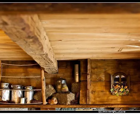 La Jolie Bergere فندق