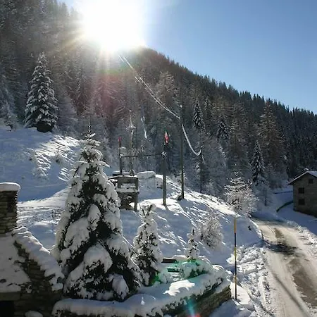 La Jolie Bergere Hotel 3*