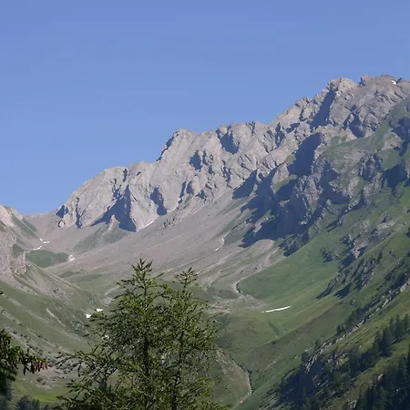 La Jolie Bergere