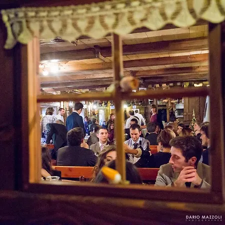 La Jolie Bergere לה סאלה