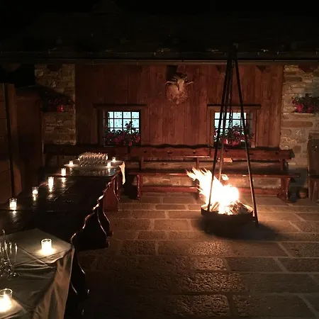 La Jolie Bergere לה סאלה