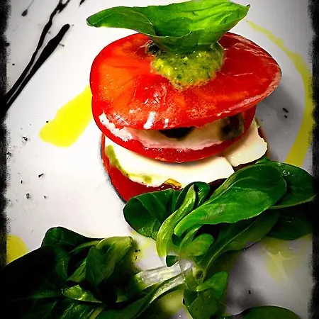 מלון La Jolie Bergere 3*