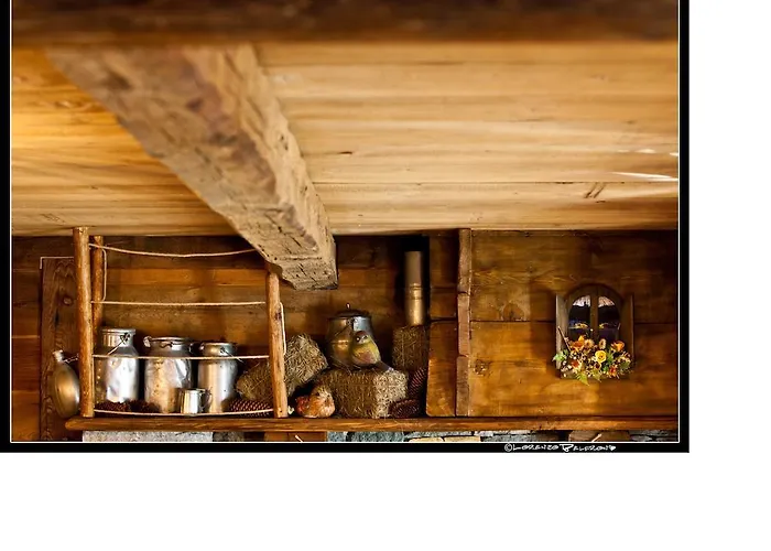 La Jolie Bergere Hotel