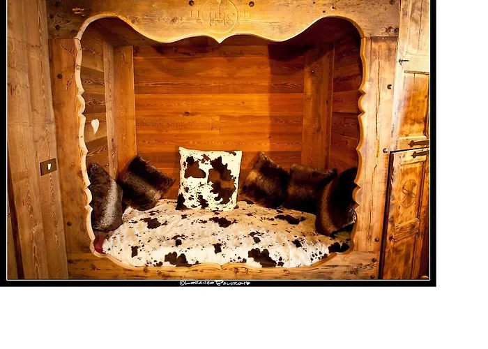 La Jolie Bergere Hotel